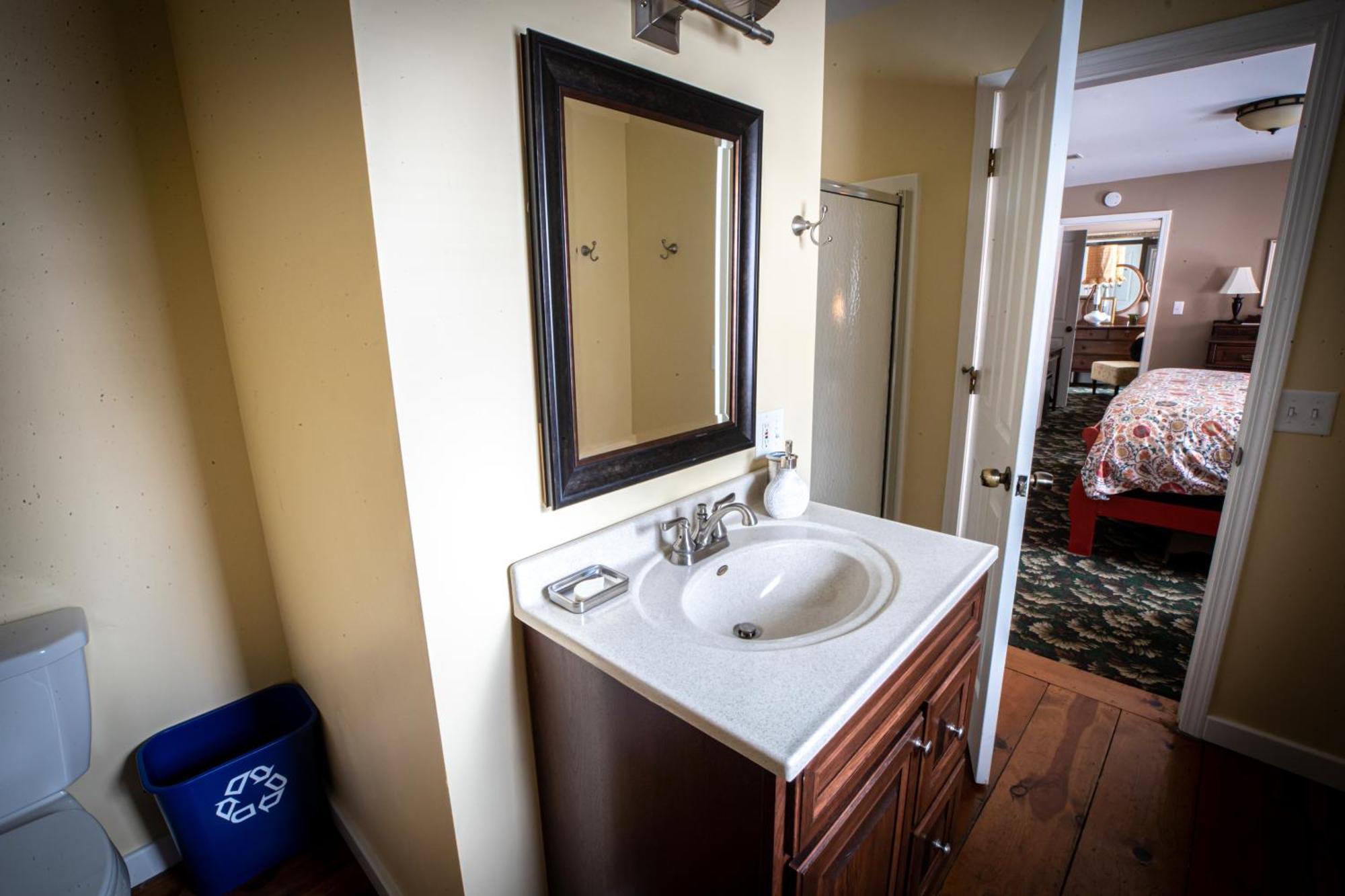 Twin Oaks Inn Саугатук Екстериор снимка