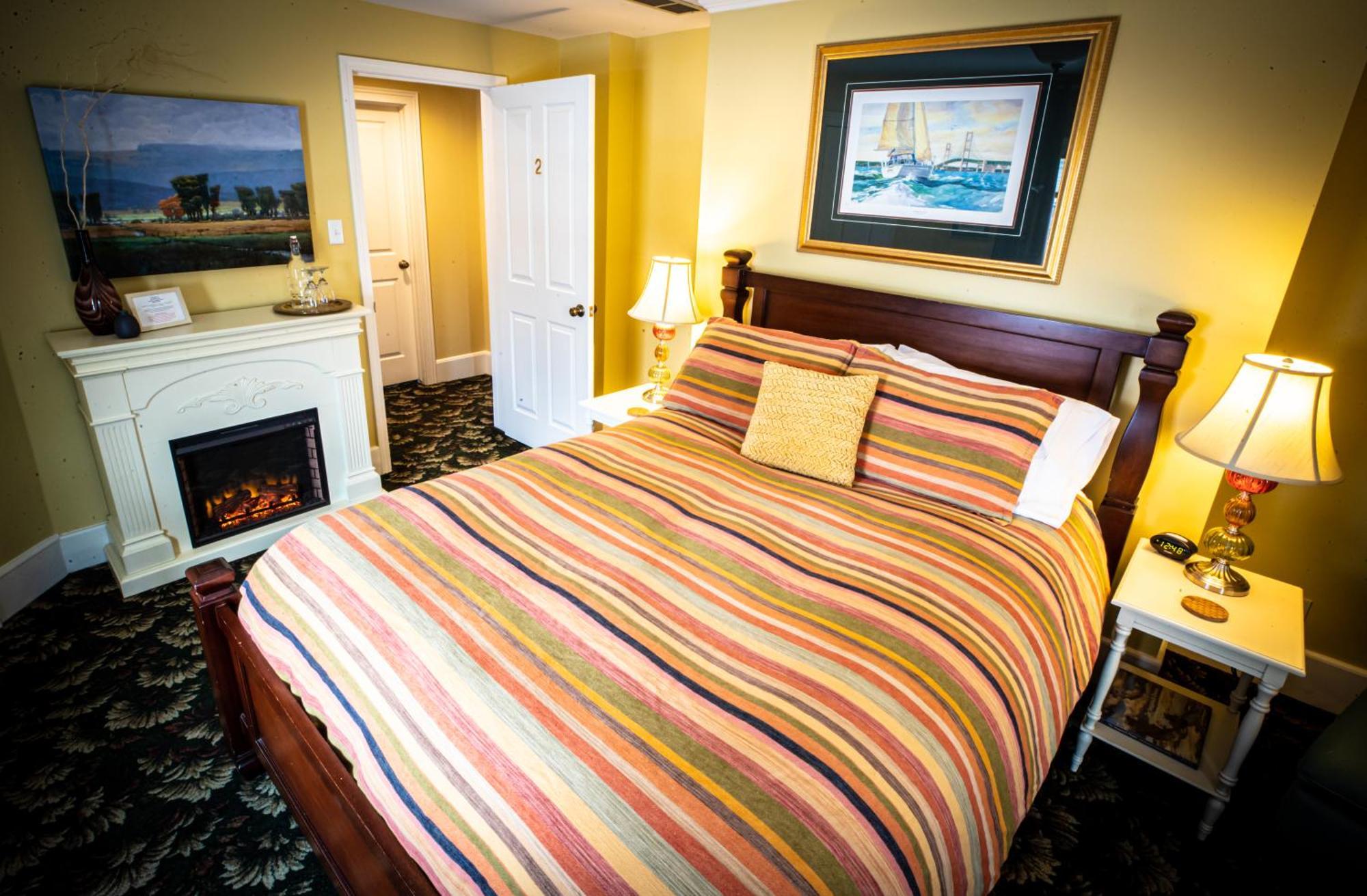 Twin Oaks Inn Саугатук Екстериор снимка
