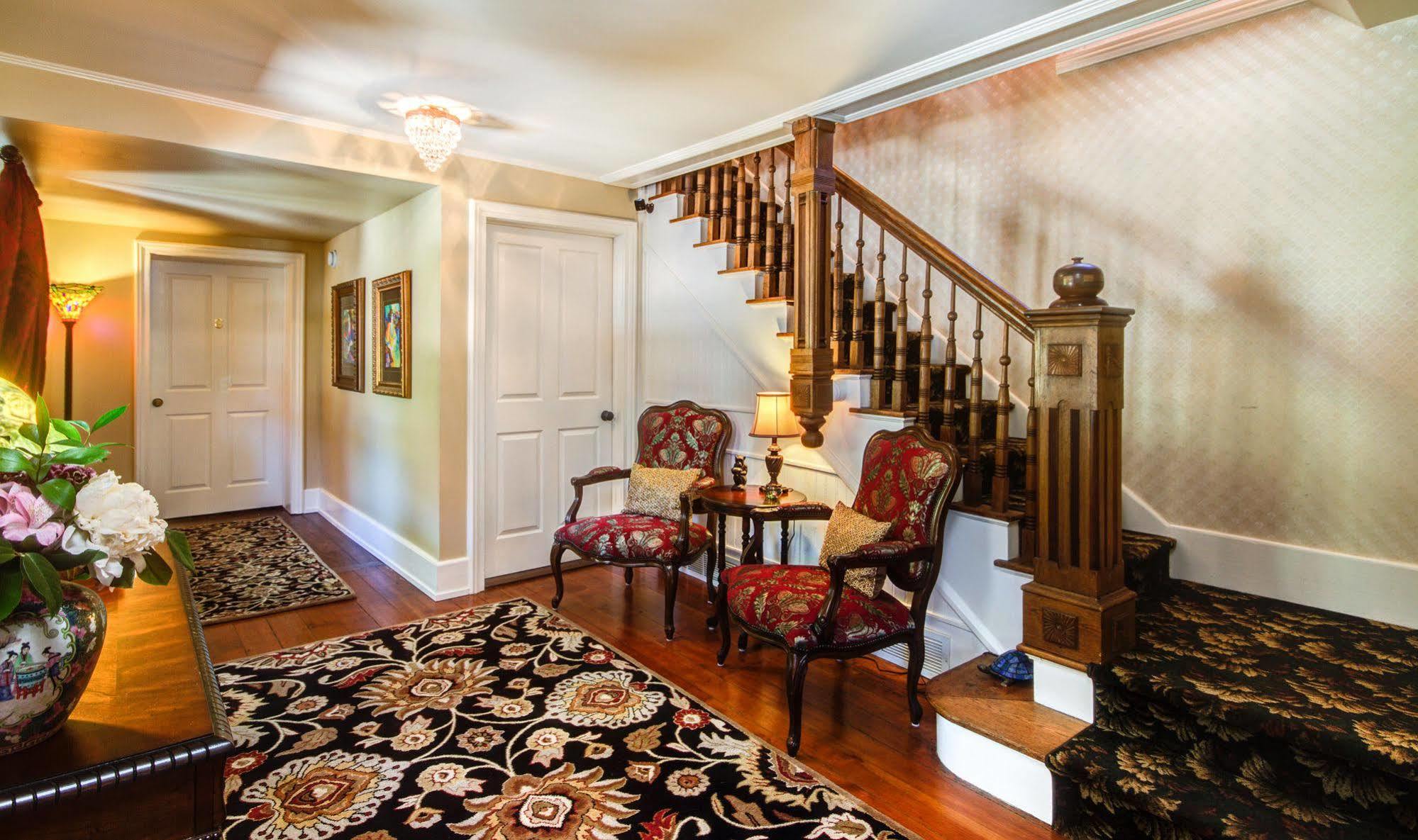 Twin Oaks Inn Саугатук Екстериор снимка