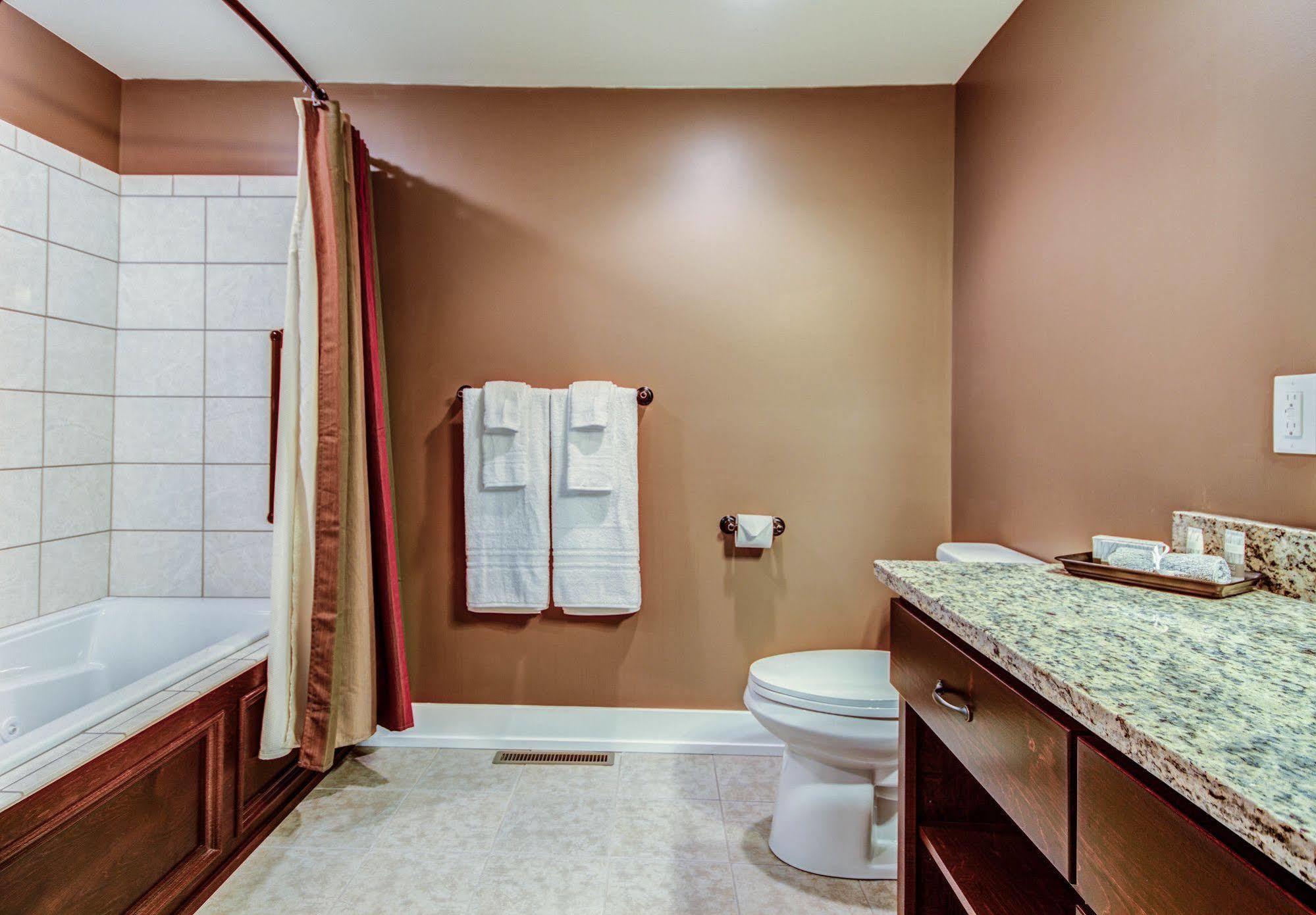 Twin Oaks Inn Саугатук Екстериор снимка