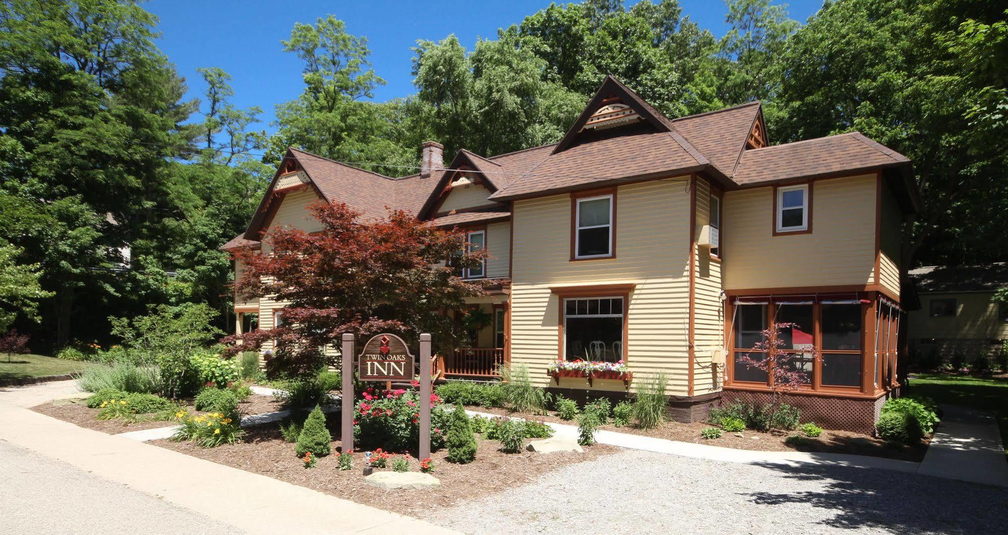 Twin Oaks Inn Саугатук Екстериор снимка